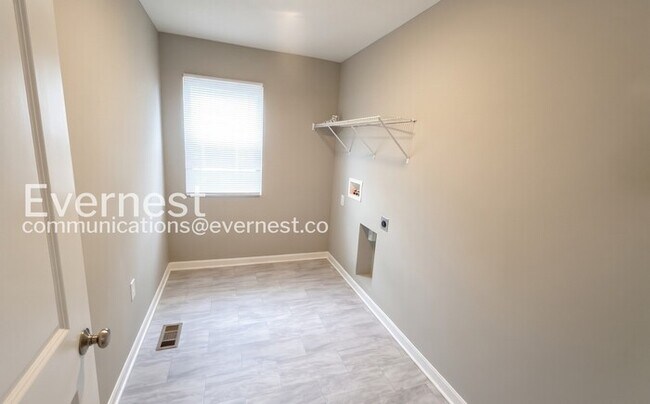 Building Photo - 3 Bed, 3 Bath Home with Garage / Available Now!
