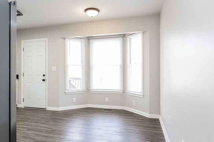 Building Photo - 207 Pinonwood Dr