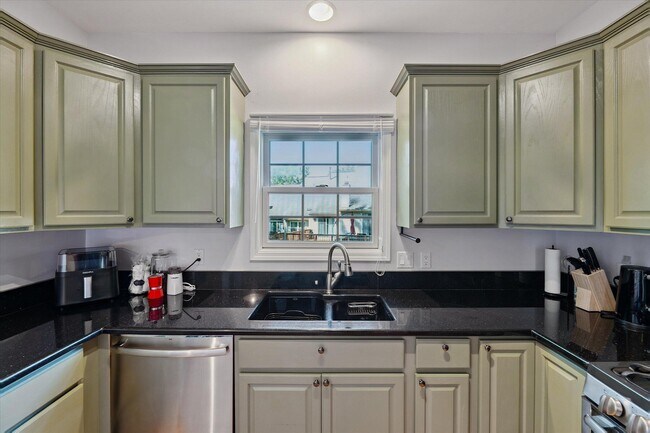 Building Photo - 30861 Centennial Dr