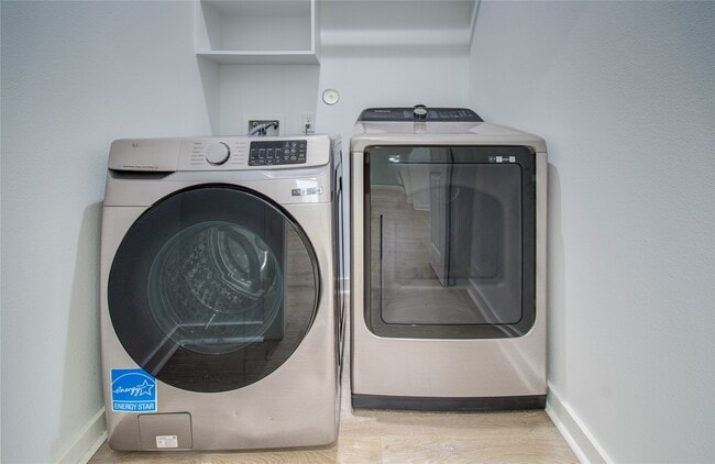 Building Photo - 8316 Peachtree St