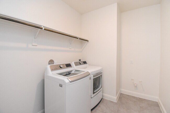 Building Photo - 9406 Water Breeze Ct