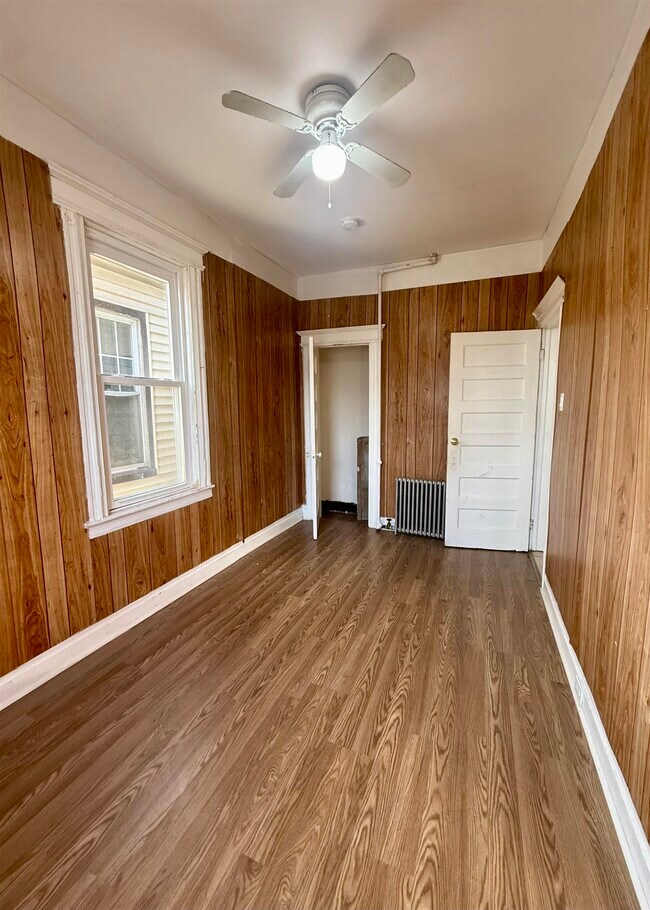 Building Photo - 110 Lincoln Ave