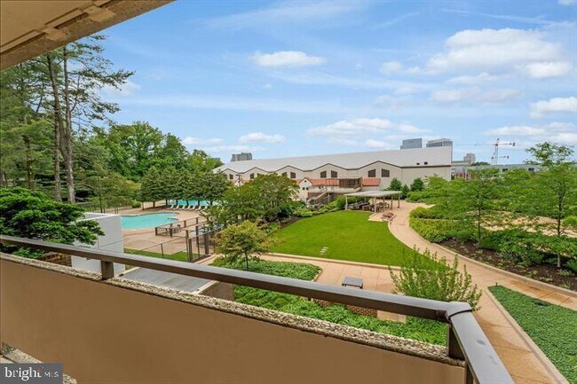 Building Photo - 1800 Old Meadow Rd