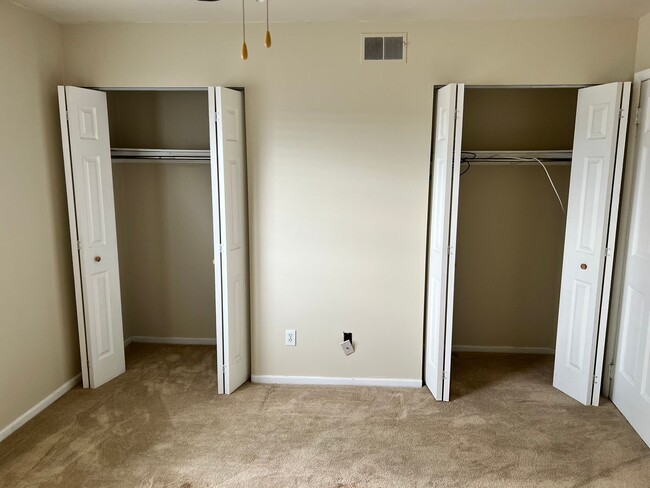 Building Photo - Recently updated Berkshire Estates Condo