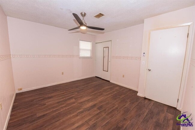 Building Photo - 111 Briarwood Dr