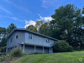 Building Photo - Four Bedroom Single Family Home