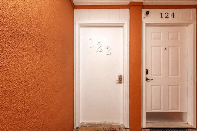 Building Photo - 4000 Gulf Terrace Dr