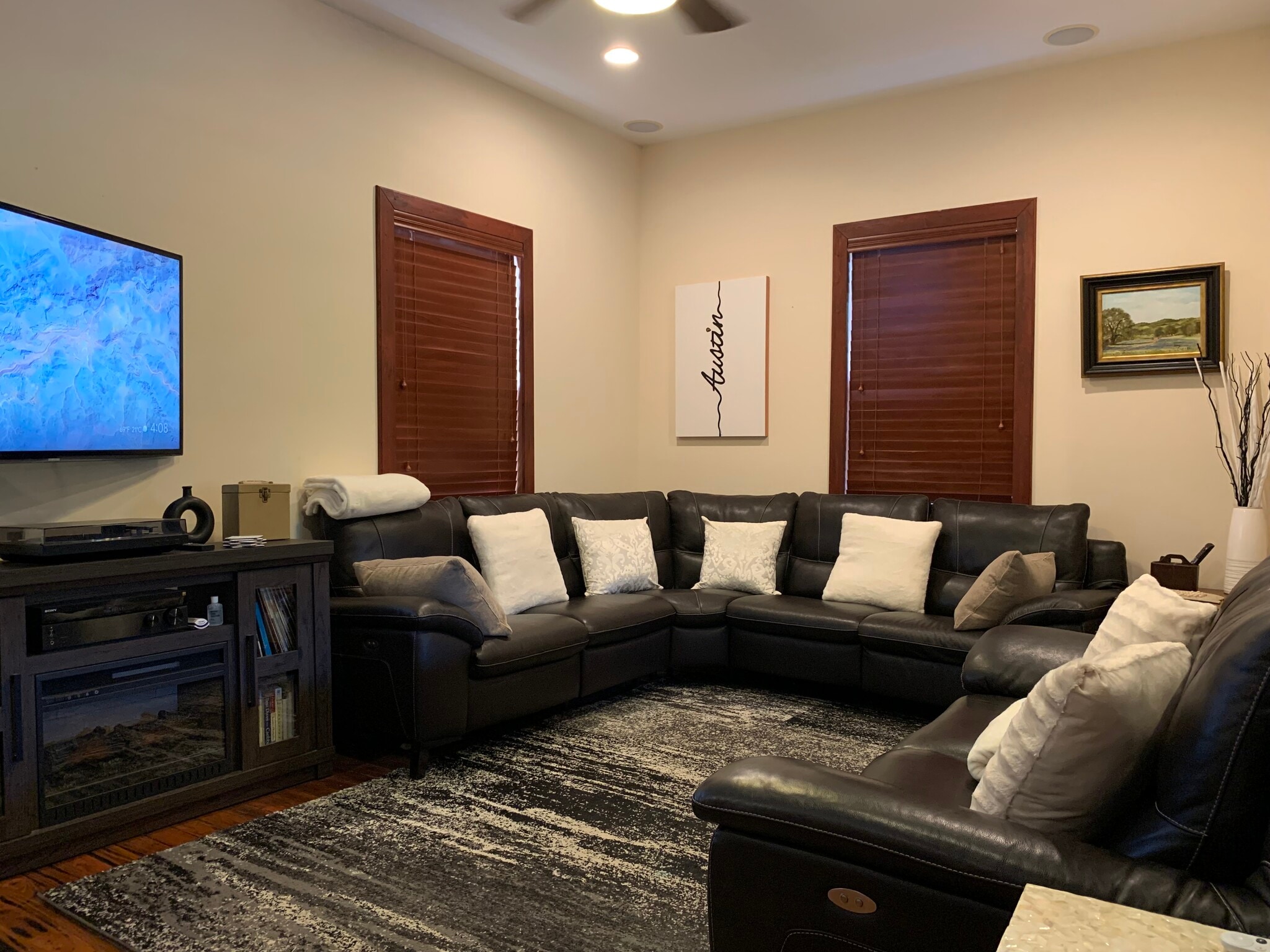 Building Photo - 905 Prospect Ave