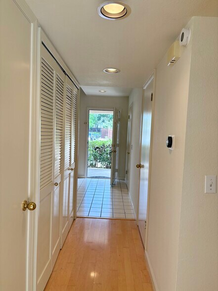 Building Photo - 1363 Egret Dr