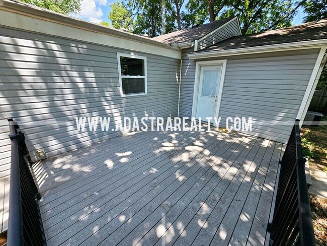 Building Photo - Spacious North Overland Park Bungalow-Available in FEBRUARY!!