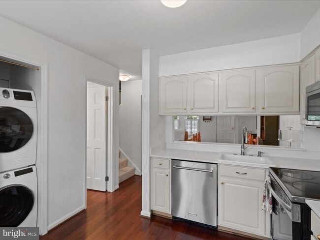 Building Photo - 811 Gibbon St