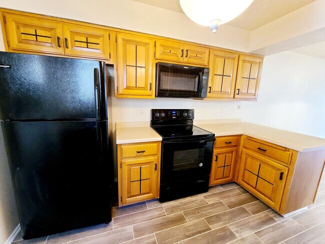Building Photo - Coming August 11th, 2026! 2 bed 2 bath townhome! Must See!!