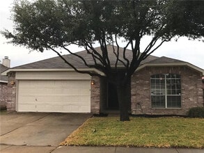 Building Photo - Updated 4 bed single Story home