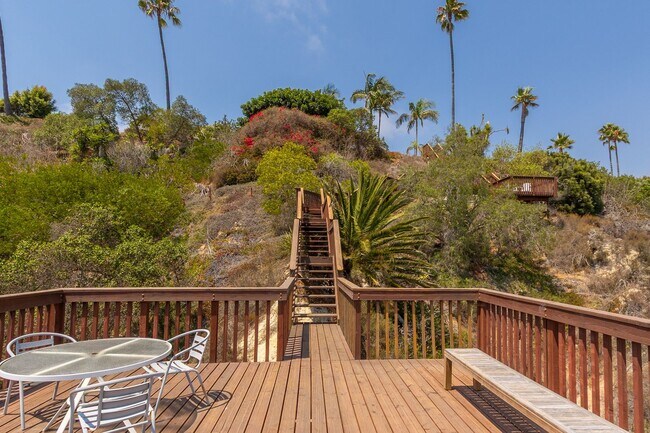Building Photo - Spectacular Furnished 4 Bedroom/ 3 Bath Mid-Century Modern Retreat in Encinitas