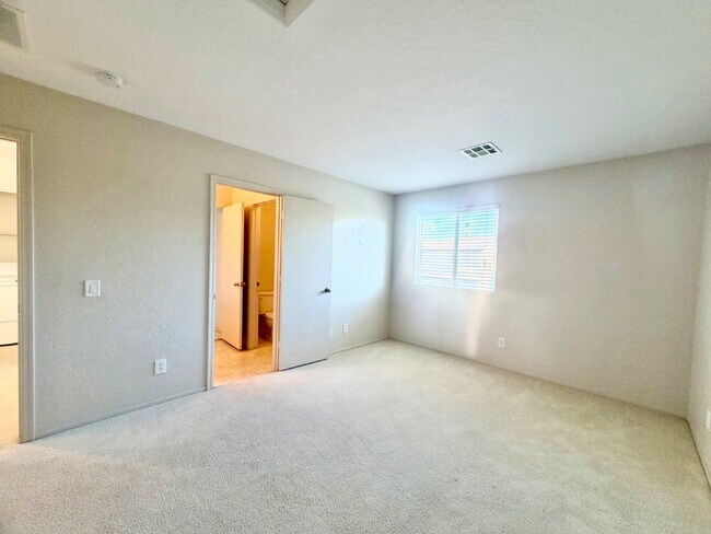 Building Photo - SPACIOUS 3 BEDROOM + LOFT | SILVERSTONE RANCH | GILCREASE ORCHARD VIEWS
