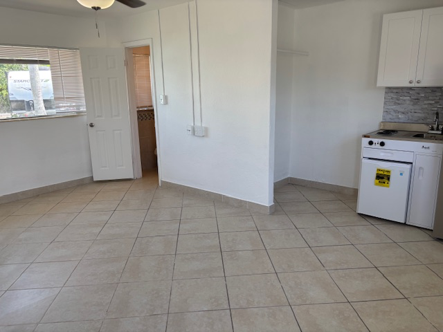 Primary Photo - 1064 N Tamiami Trl