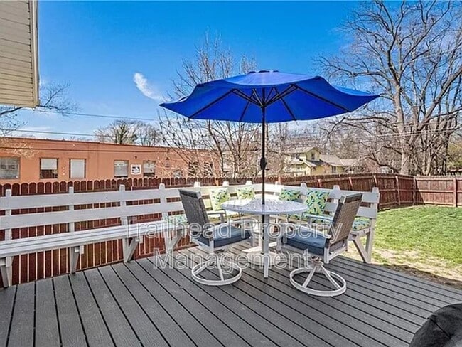 Building Photo - 46 W 74th St