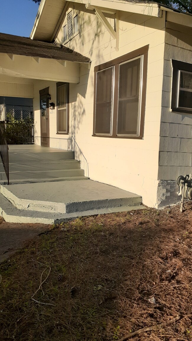 Primary Photo - 1237 Elm Ave