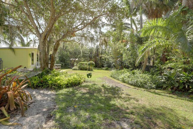 Building Photo - 927 22nd St W