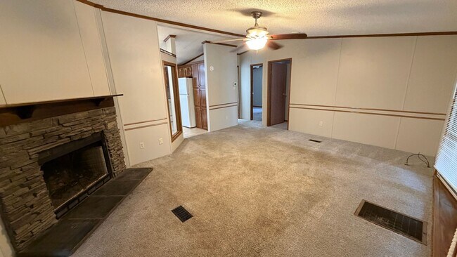Building Photo - 3 Bedroom Home Now Available!