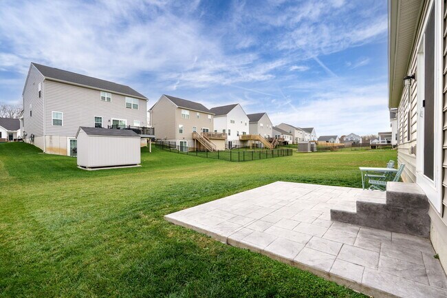 Building Photo - 194 Cresting Rd