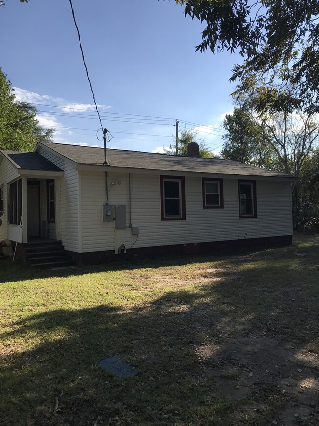 Building Photo - 2 bedroom House