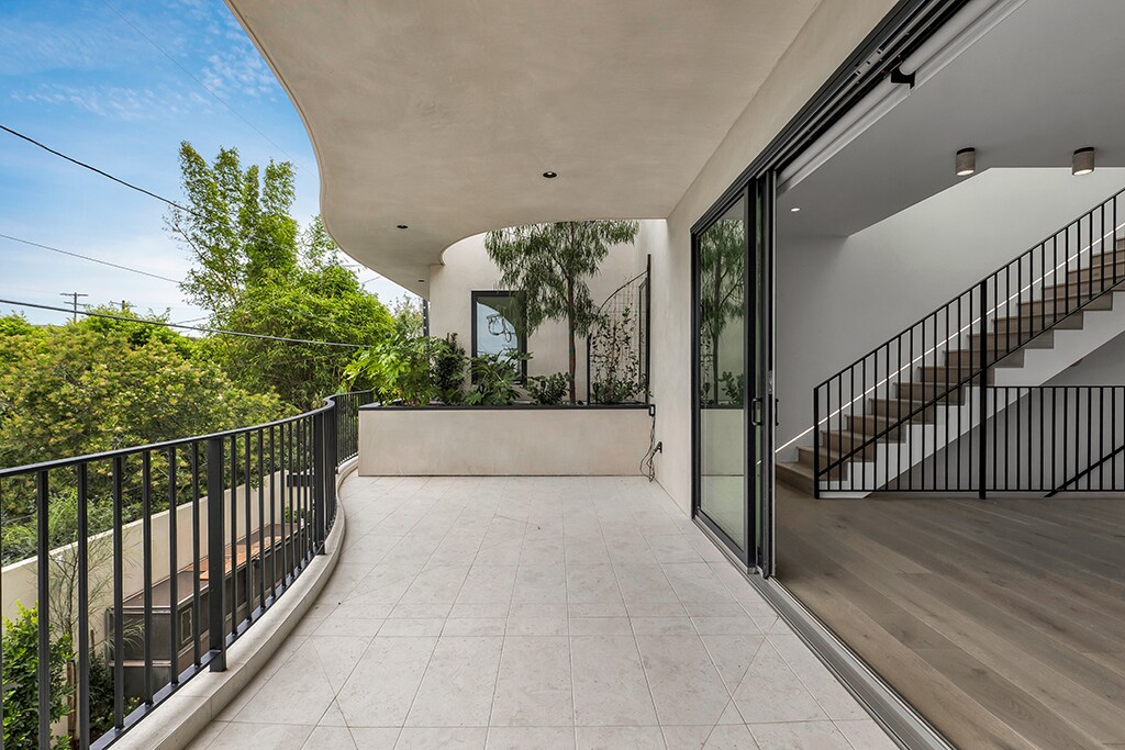 Building Photo - 12131 Palms Blvd
