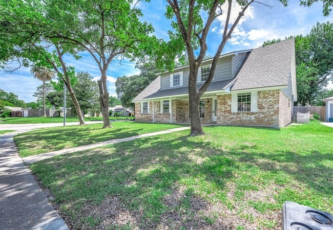 Building Photo - 9014 Landwood Dr