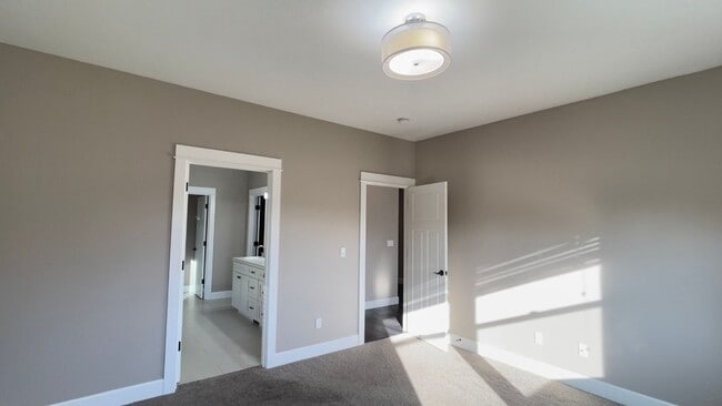 Building Photo - Beautiful Single Story Home!! 3 bed/2 bath with Open Floor Plan and Large Yard!!