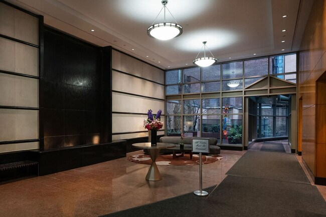 Building Photo - 350 W 43rd St