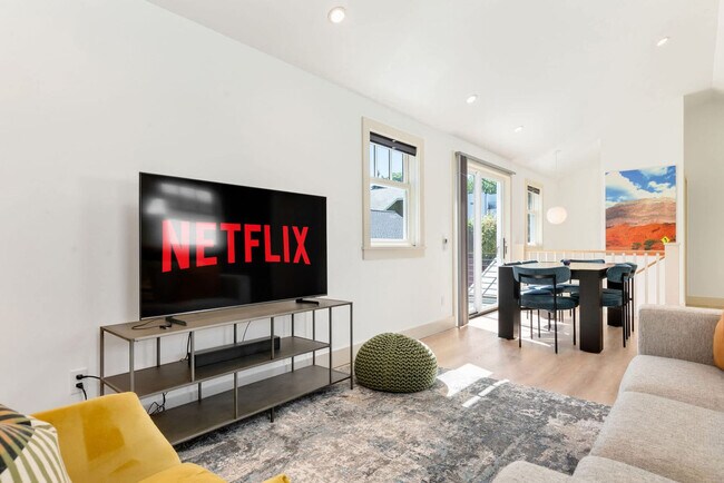 Building Photo - 3224 13th Ave W