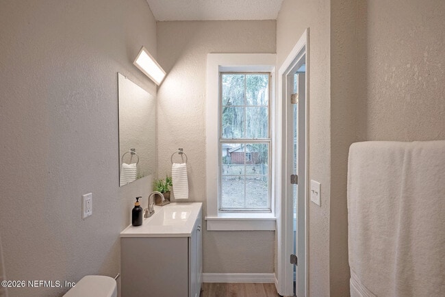 Building Photo - 325 Alder St