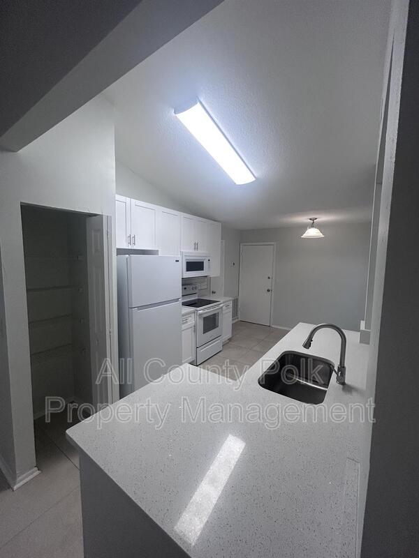 Building Photo - 1066 Sunshine Way