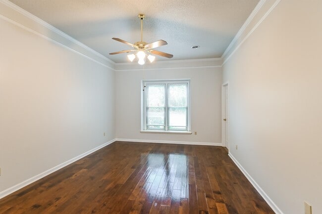 Building Photo - 7073 Gleneagles Dr