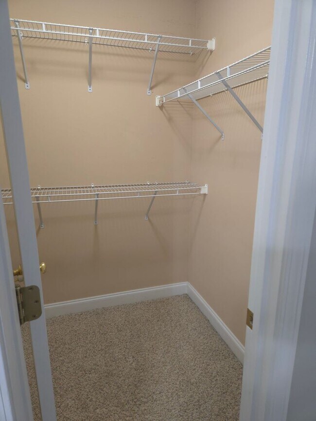 Building Photo - FOR RENT in NORTH COLUMBUS! Available NOW!