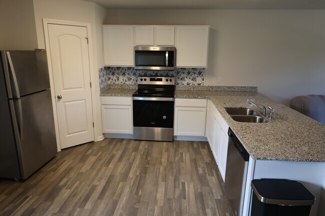 Building Photo - 1503 W Saxon Dr