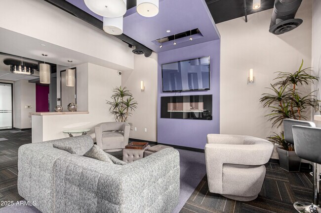 Building Photo - 535 W Thomas Rd