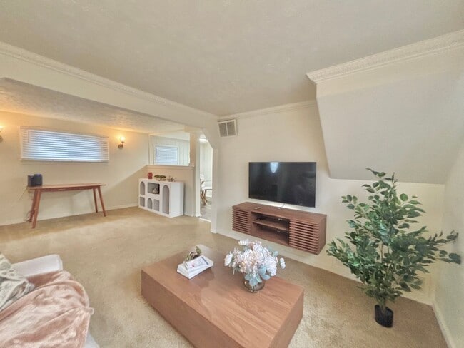 Building Photo - Furnished 2bd | Free internet 1 year!