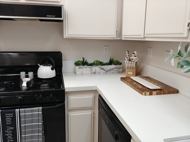 Building Photo - 5145 Tortuga Dr