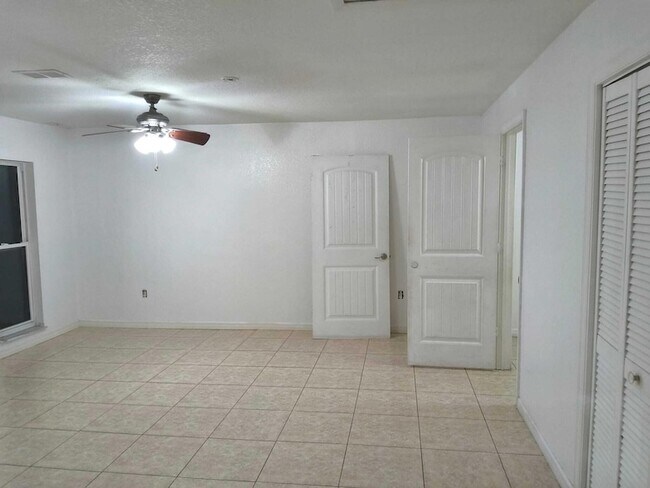 Building Photo - 12668 70th Pl N