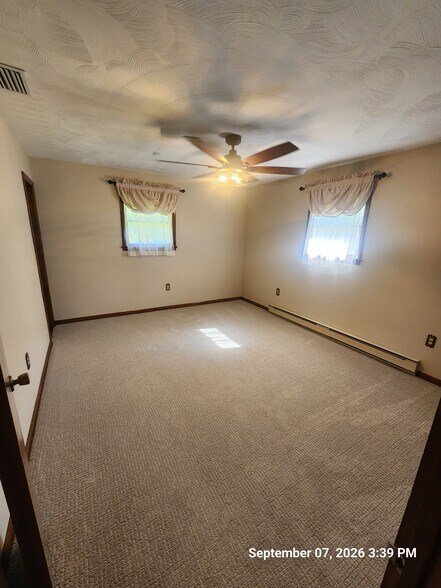 Master bedroom - 218 1/2 Wyalusing St