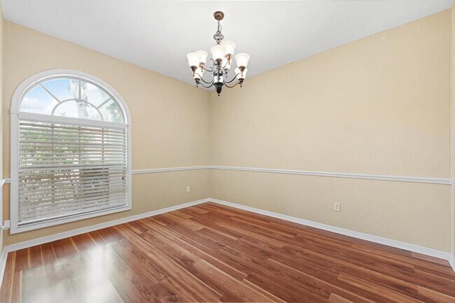 Building Photo - 27211 Fern Glade Ct