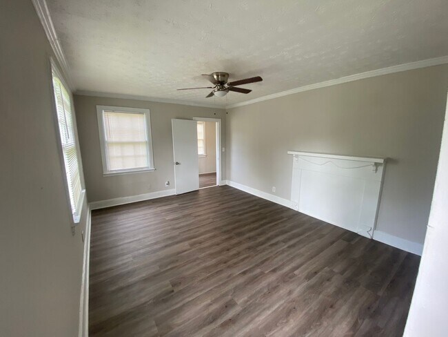 Building Photo - **AVAILABLE NOW**2 Bedroom / 1 Bathroom **Plus Bonus Room**Home for Rent in Midtown Columbus, GA***