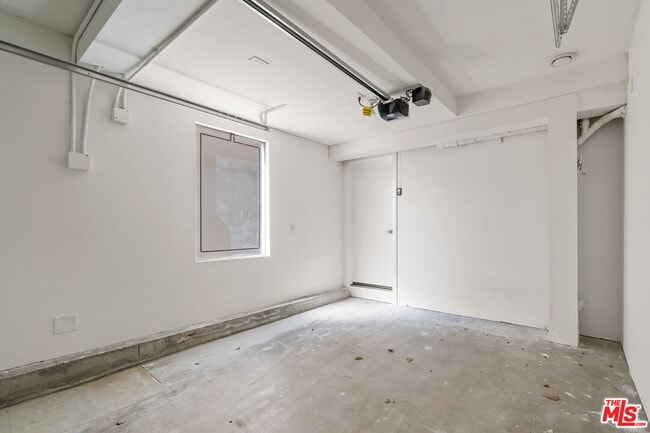 Building Photo - 6821 E Ocean Blvd