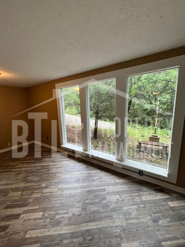 Building Photo - Peaceful 3-Bedroom Home Near Branson, MO – Reeds Spring School District