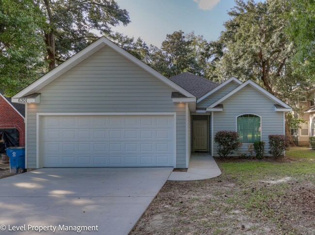 Primary Photo - MOVE IN TODAY! 3 bedroom 2 bath house loca...