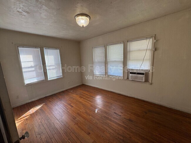 Building Photo - 2148 N Stonewall Ave