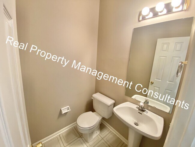 Building Photo - $1000 Move In Incentive on Lake Winnebago 3 Bedroom Home