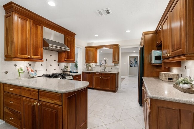 Building Photo - 1936 Foxtail Pl