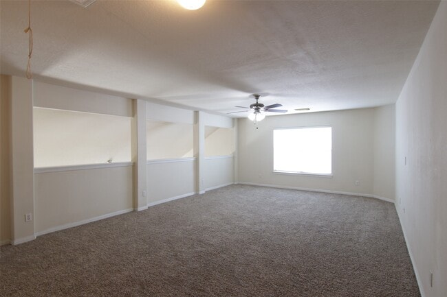 Building Photo - 2027 Creek Run Dr